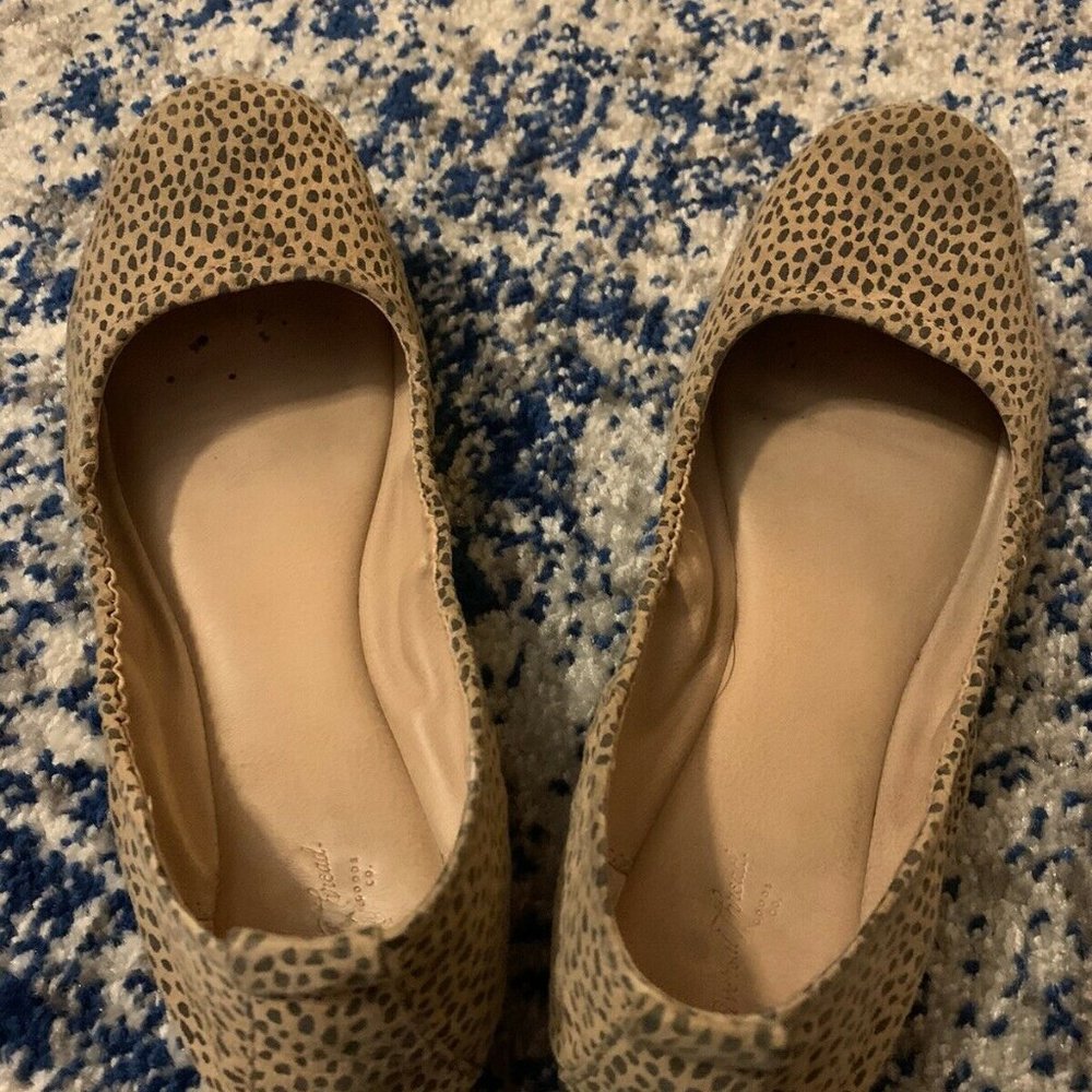 Size 8 Well Worn Work Flats - Picture 2 of 3